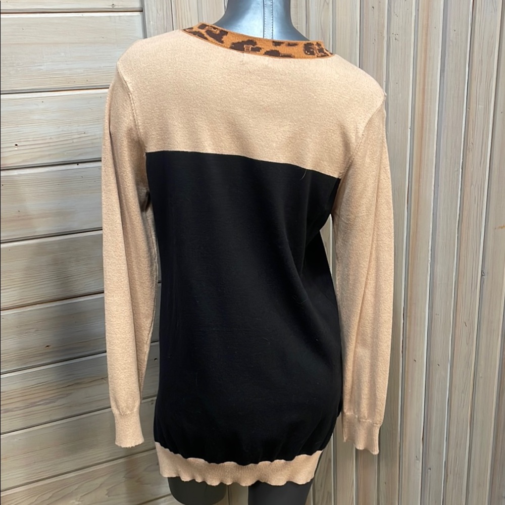 Ampersand Ave. Black and Tan Crew Neck Sweater - Picture 2 of 5